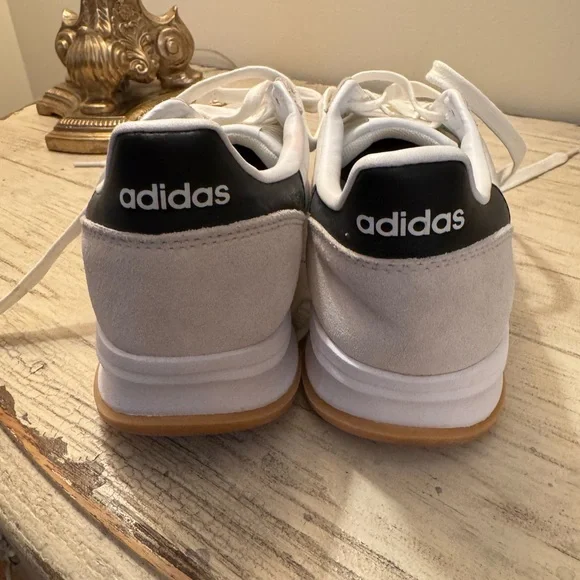 Adidas Cloud Comfort White and Black Classic Sneakers. Sz 9.5 - Picture 5 of 7